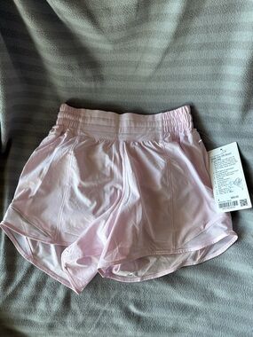 NWT Lululemon Hot Hot Shorts 4"